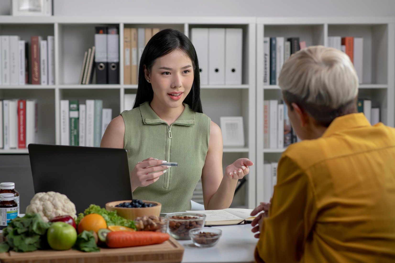 Nutritionist with woman client